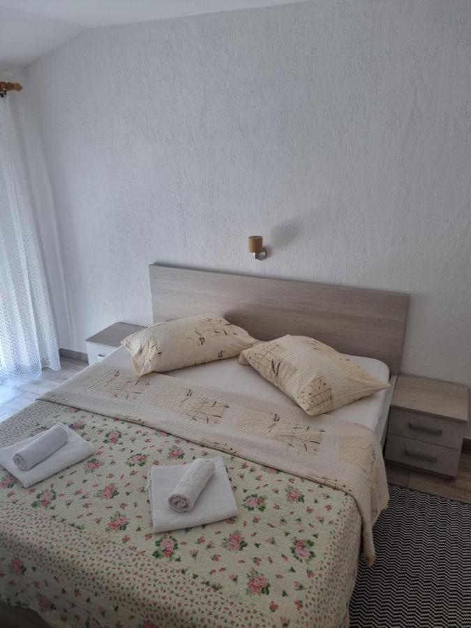 Ljubica & Ante Paparic Apartment Lopar Luaran gambar